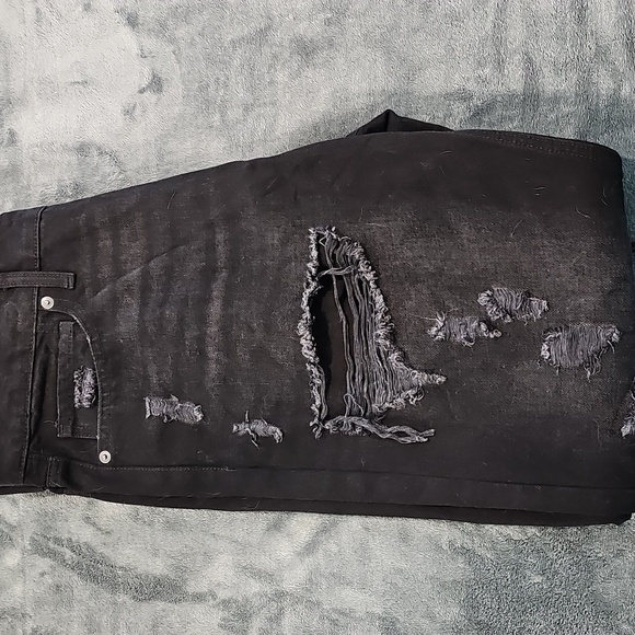 Forever 21 Mens black ripped jeans like new. Size 36 - Picture 8 of 10